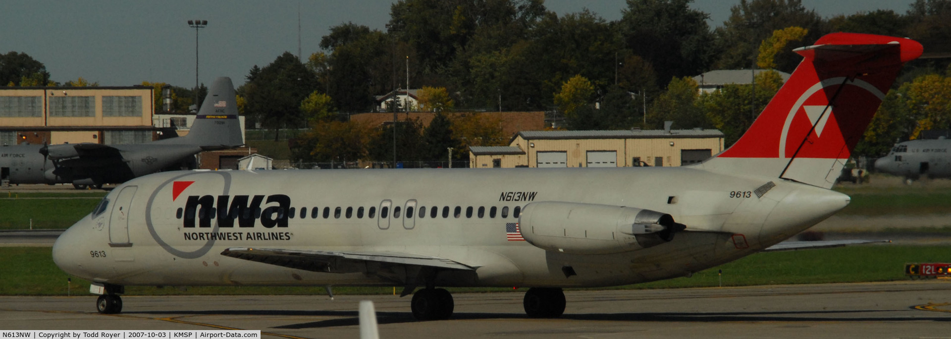 N613NW, 1969 Douglas DC-9-32 C/N 47438, Taxi for departure