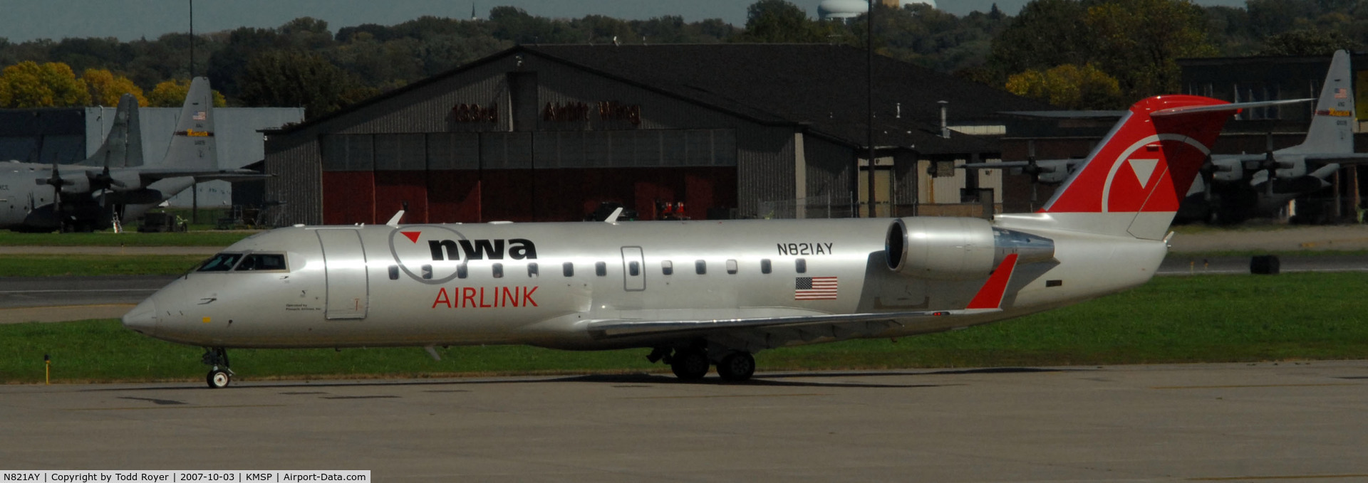 N821AY, 2005 Bombardier CRJ-200LR (CL-600-2B19) C/N 8021, Taxi for departure
