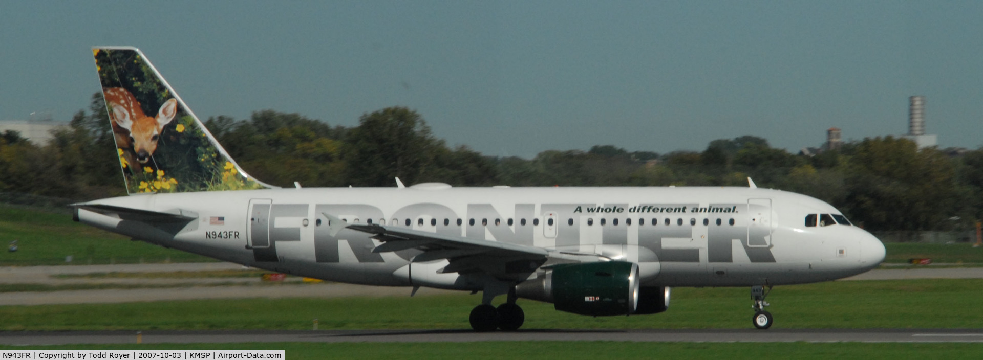 N943FR, 2005 Airbus A319-112 C/N 2518, Departing MSP on 12L