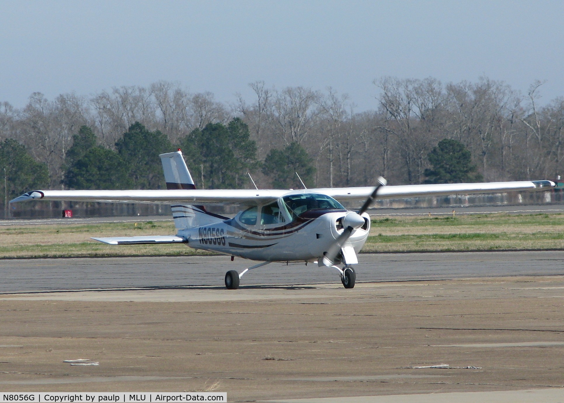N8056G, 1971 Cessna 177RG Cardinal C/N 177RG0056, Taxiing at the Monroe,Louisiana airport.