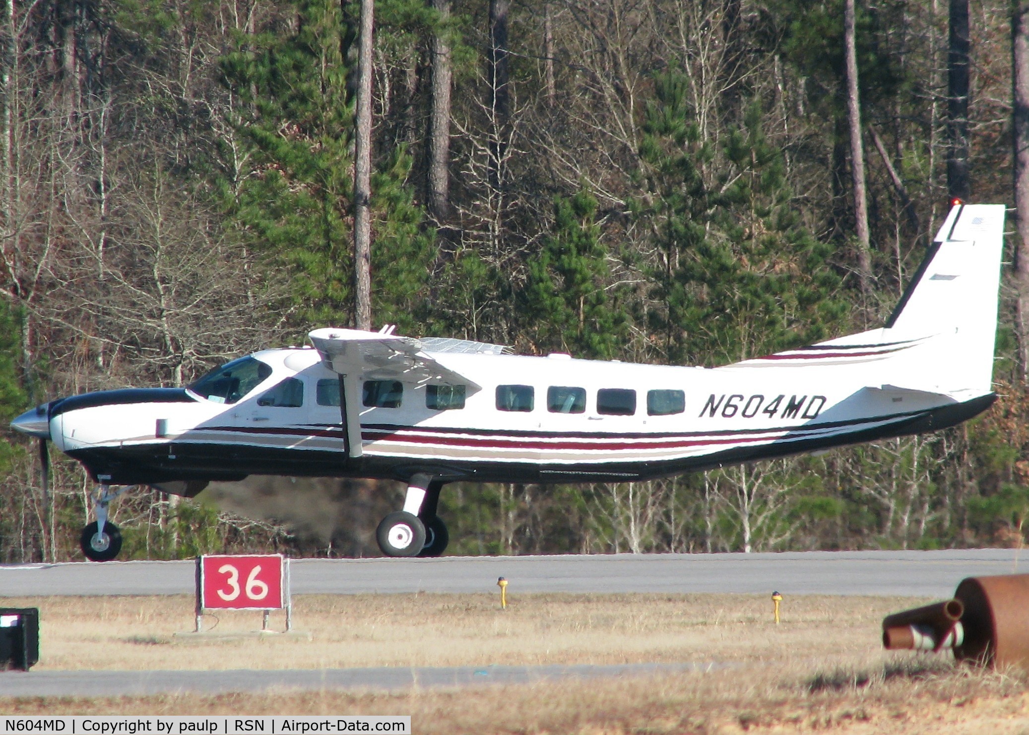 N604MD, 2004 Cessna 208B C/N 208B1075, Taking off from the Ruston,Louisiana airport.
