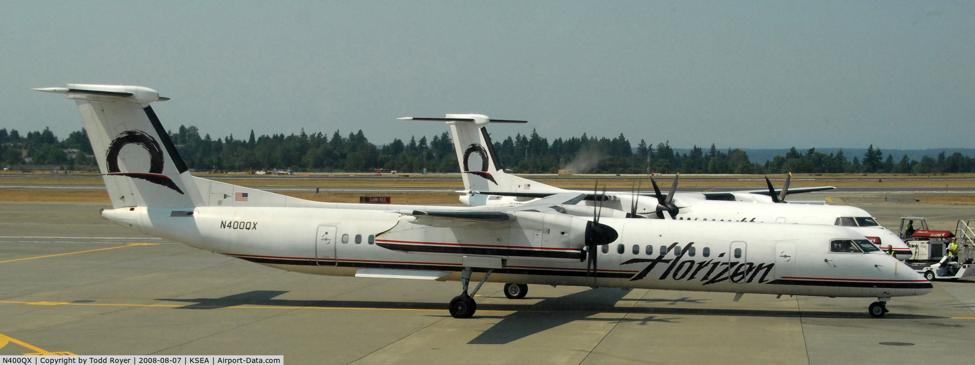 N400QX, 2000 Bombardier DHC-8-402 Dash 8 C/N 4030, Preparing for departure
