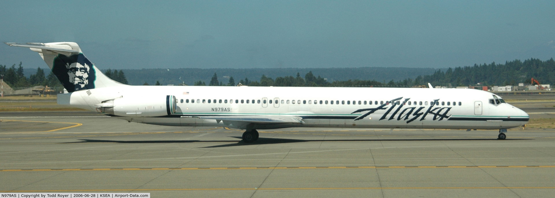 N979AS, 1996 McDonnell Douglas MD-83 (DC-9-83) C/N 53471, Taxi to gate