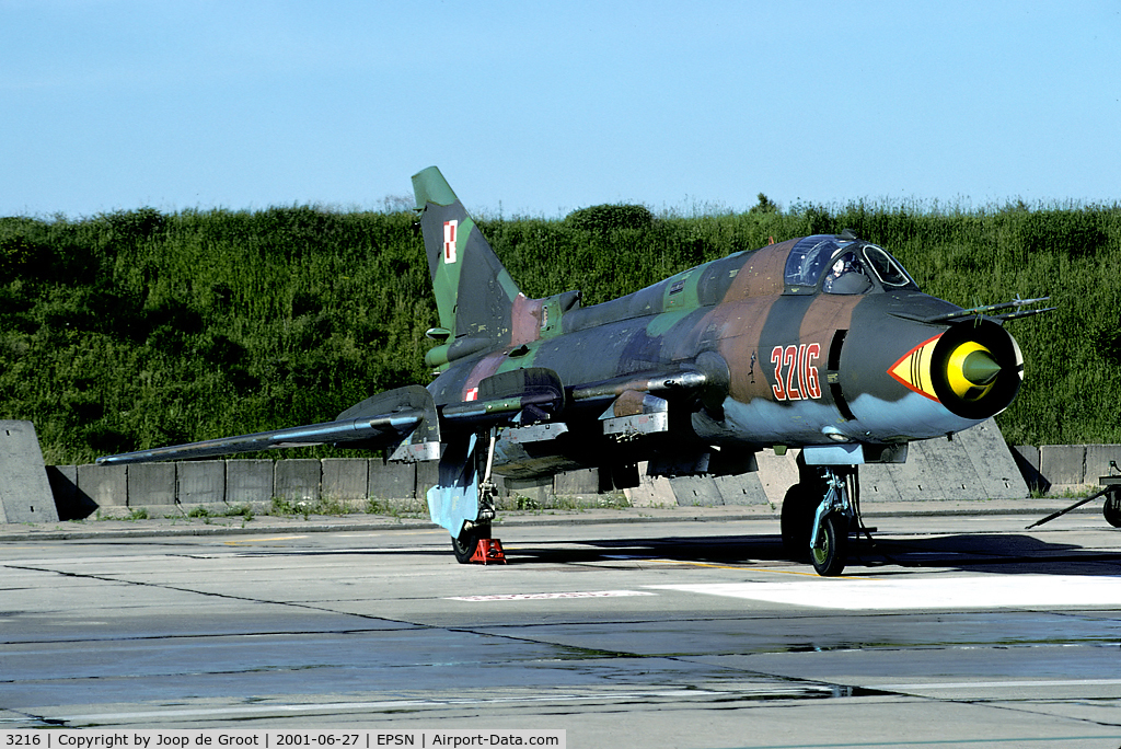 3216, Sukhoi Su-22M-4 C/N 23216, During the evening hours we were allowed to take our pictures of the Su-22 that were based at Swidwin.