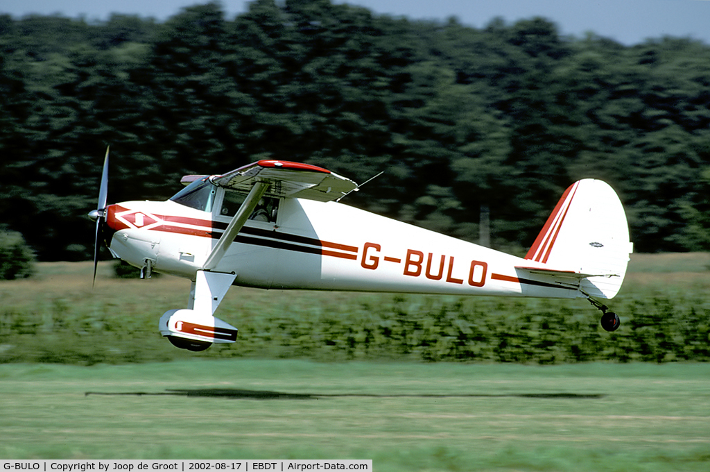 G-BULO, 1946 Luscombe 8F Silvaire C/N 4216, landing at the 2002 old timer fly in.
