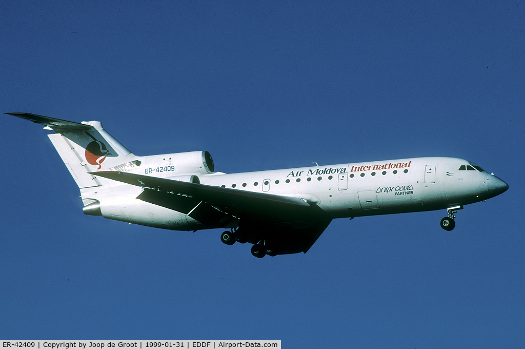 ER-42409, 1992 Yakovlev Yak-42D C/N 4520421216709, landing at Frankfurt