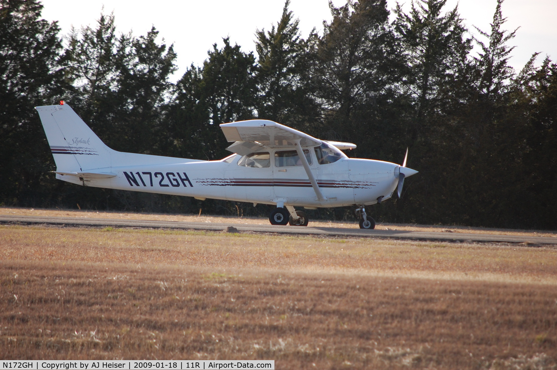 N172GH, 1997 Cessna 172R C/N 17280192, N172GH landing runway 34 at 11R (Brenham Municipal, TX)