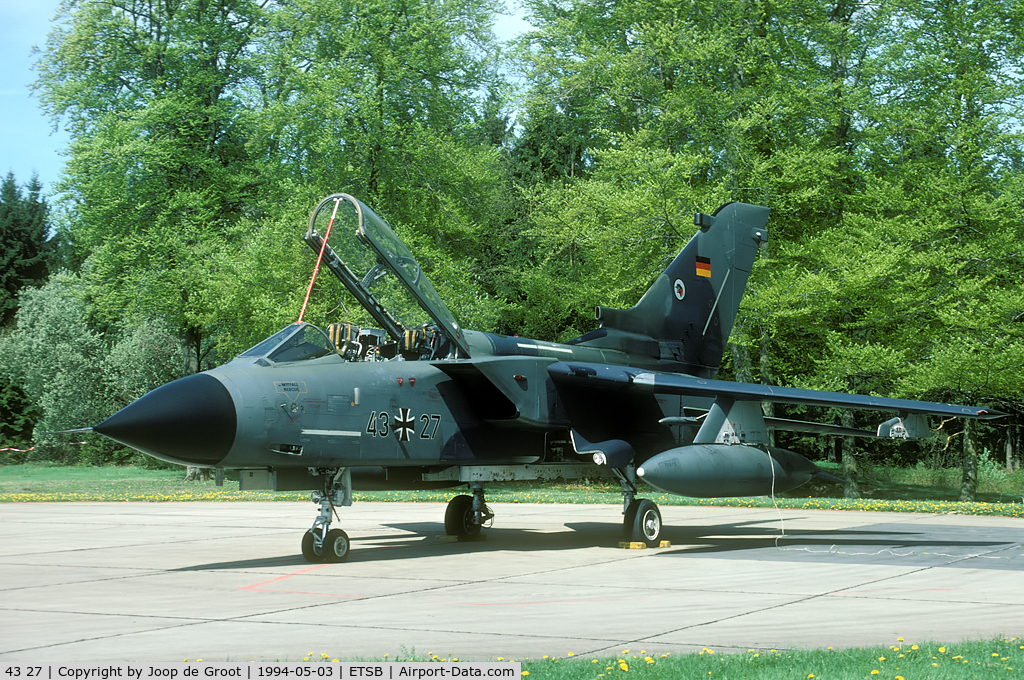 43 27, Panavia Tornado IDS C/N 069/GS010/4027, AG 51 Tornado still in the former navy colours.