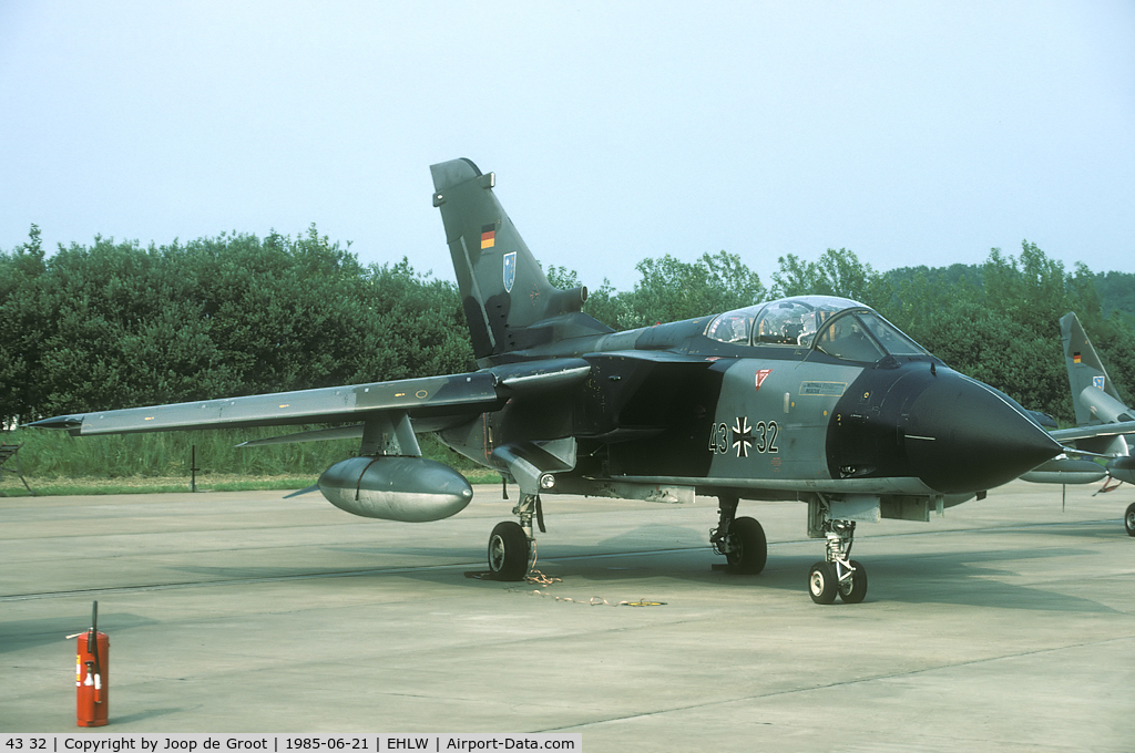 43 32, Panavia Tornado IDS C/N 087/GS013/4032, In 1985 just a few Tornadoes were still in their original grey-green camo.