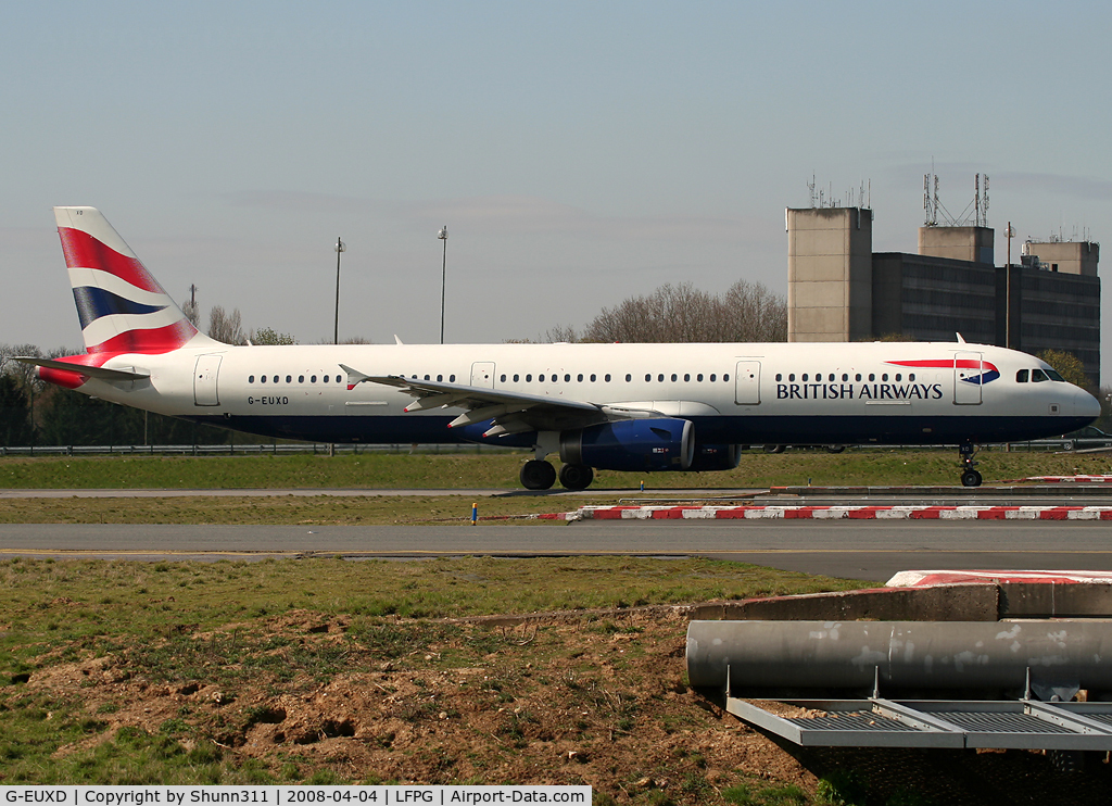 G-EUXD, 2004 Airbus A321-231 C/N 2320, Taxiing on parallels runways...