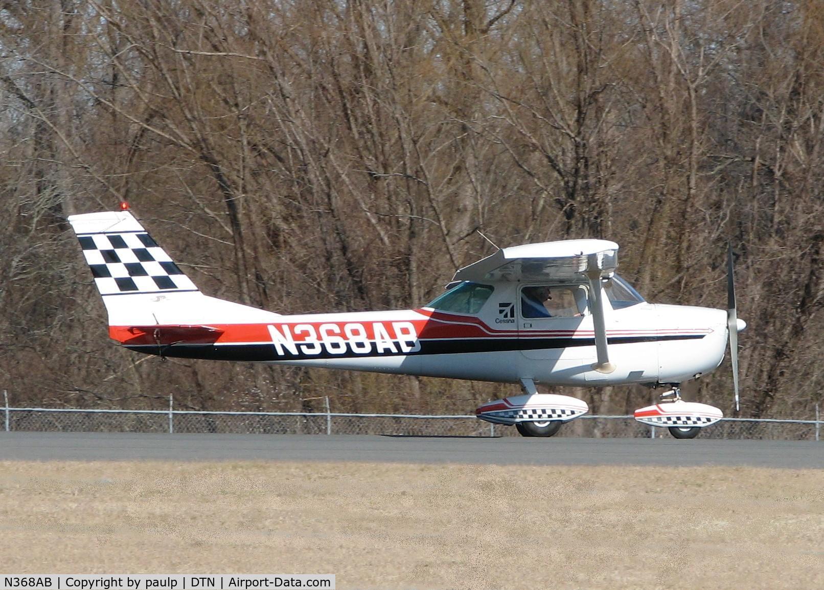N368AB, 1968 Cessna 150H C/N 15069023, Taking off from Downtown Shreveport.