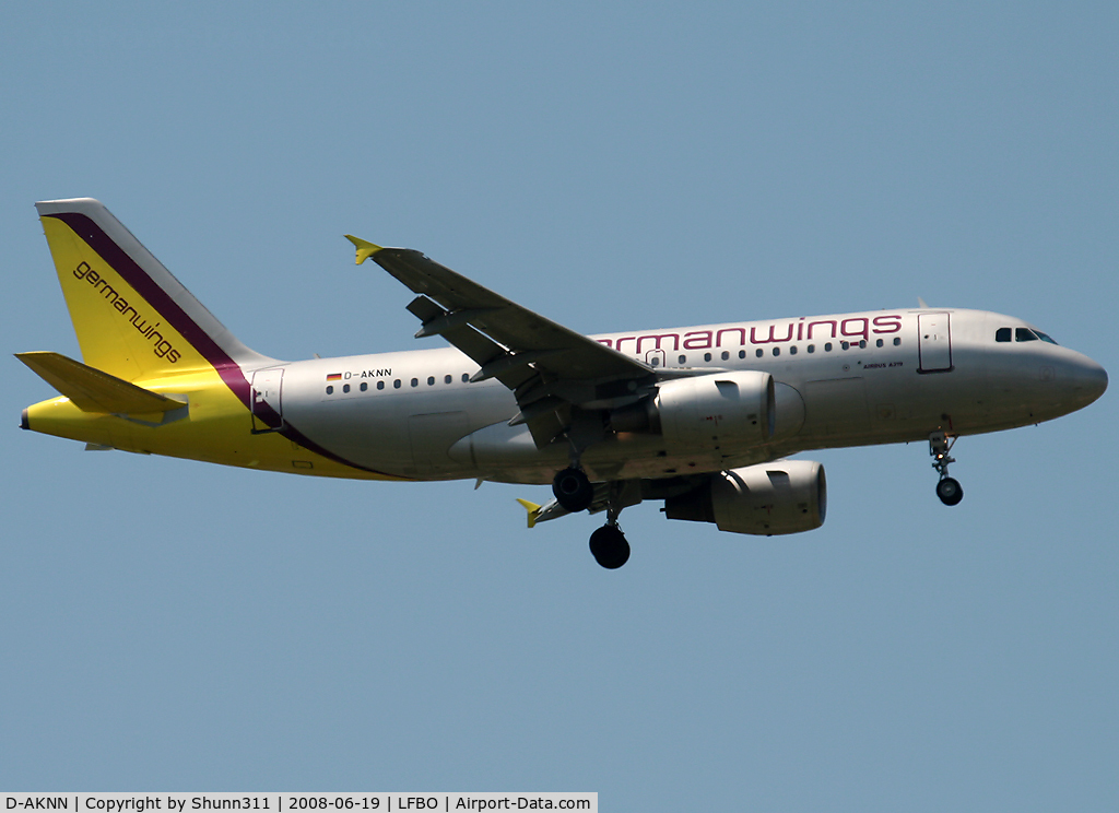 D-AKNN, 1999 Airbus A319-112 C/N 1136, Landing rwy 32L