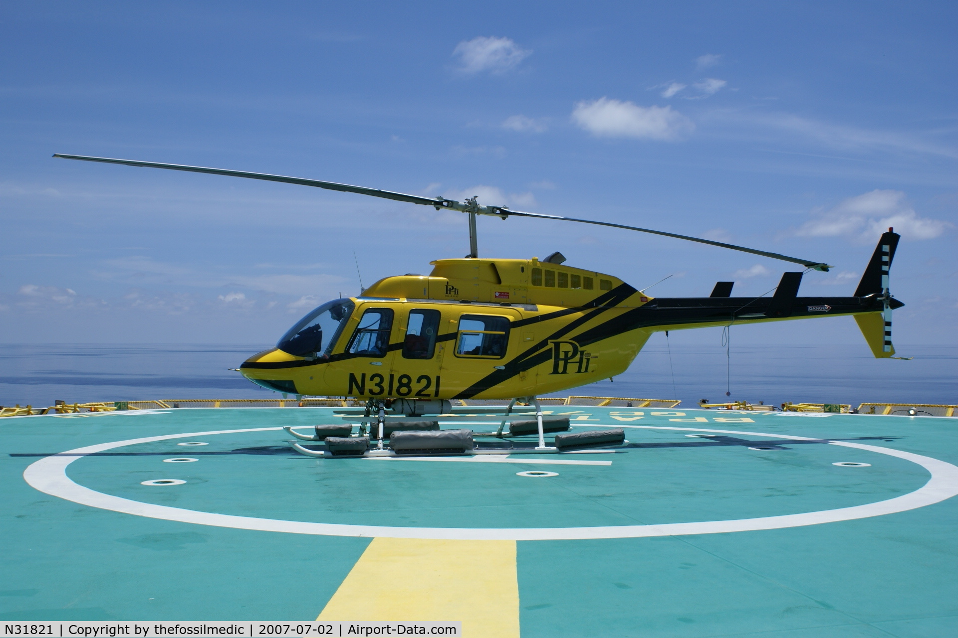 N31821, 1983 Bell 206L-3 LongRanger III C/N 51076, Sitting on Green Canyon 787 in Gulf of Mexico