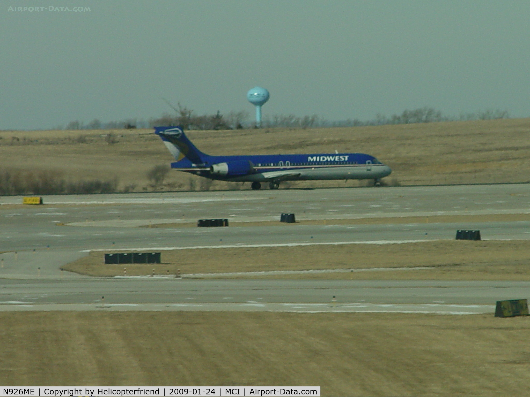 N926ME, 2005 Boeing 717-200 C/N 55192, Turned onto runway, starting take off roll