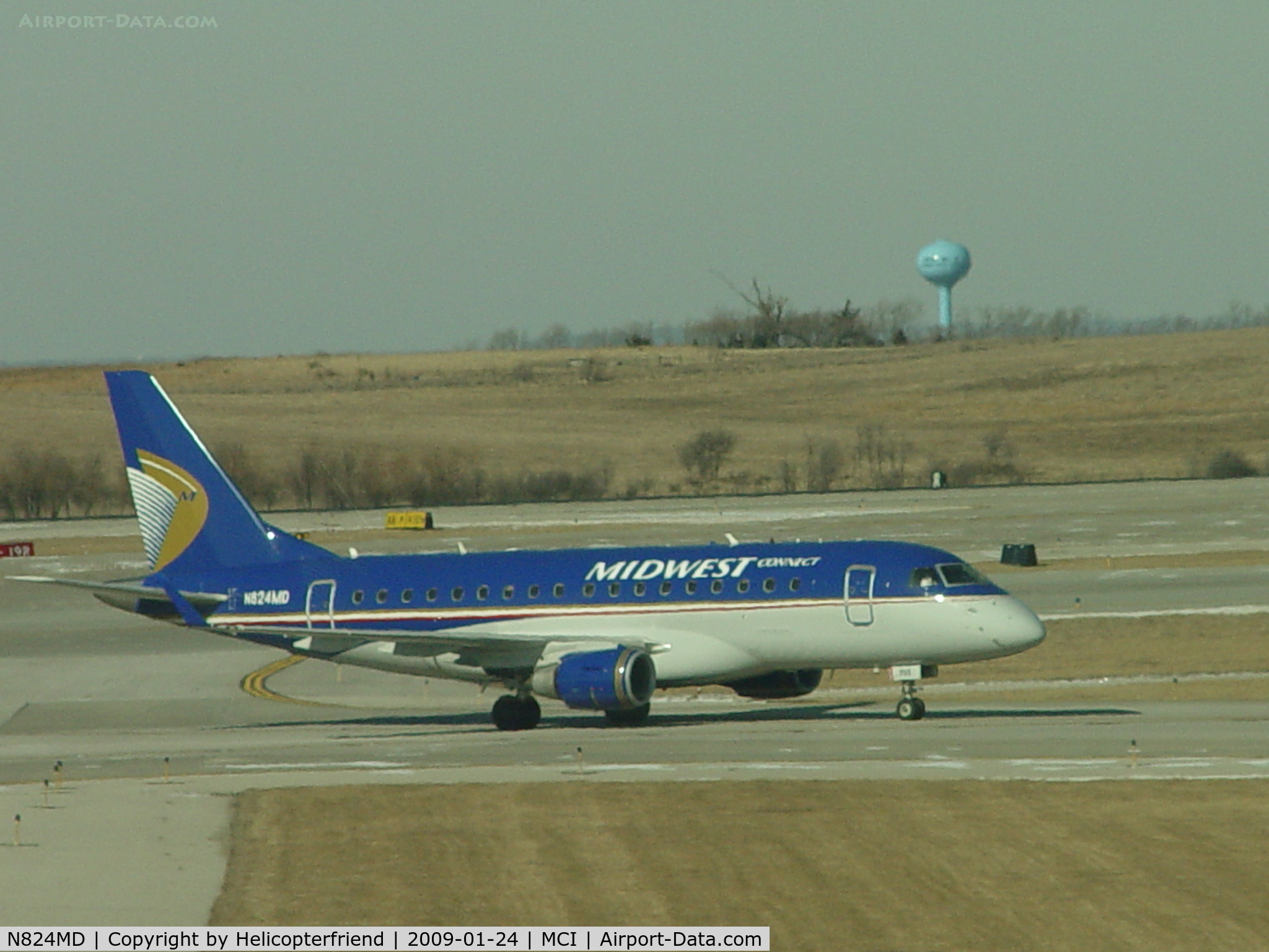 N824MD, 2005 Embraer 170SU (ERJ-170-100SU) C/N 17000045, Turned off taxiway enroute Terminal A