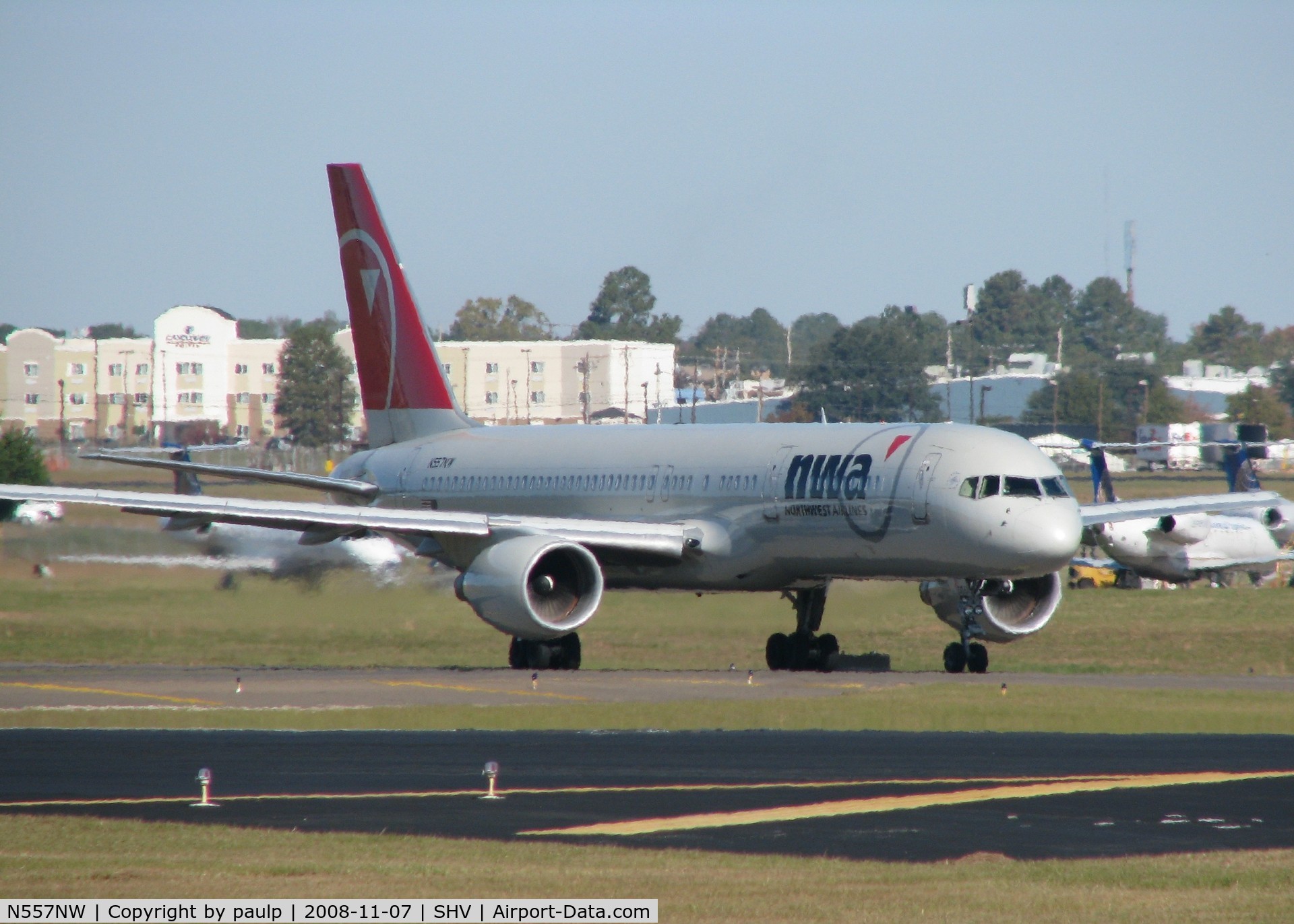 N557NW, 2002 Boeing 757-251 C/N 33393, About to take off from Shreveport Regional.