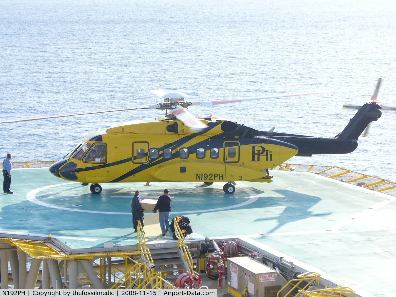 N192PH, 2004 Sikorsky S-92A C/N 920006, Sitting on the deck at Green Canyon 787 in the Gulf of Mexico