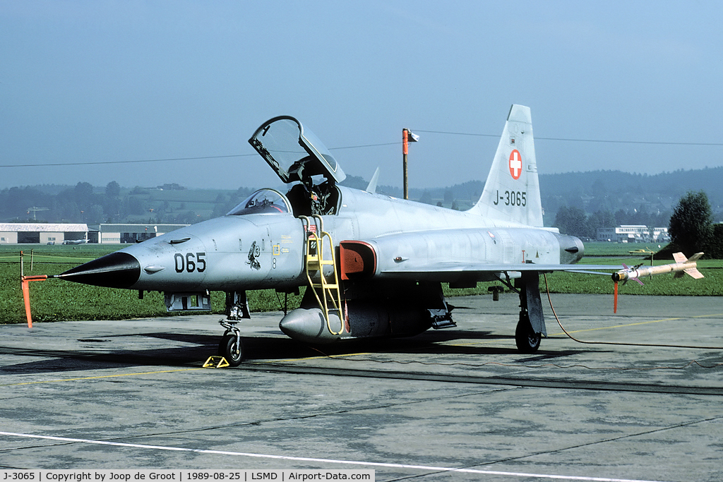 J-3065, Northrop F-5F Tiger II C/N L.3065, During AMEF89 a line of Tiger was waiting for the next mission.