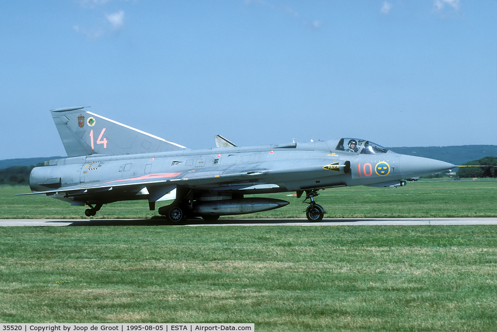 35520, Saab J-35F Draken C/N 35-520, F10 aircraft seen on the Angelholp air day in 1995.