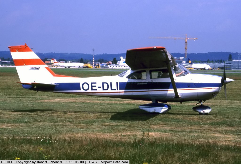 OE-DLI, Reims F172H Skyhawk C/N 0435, OE-DLI in old colors