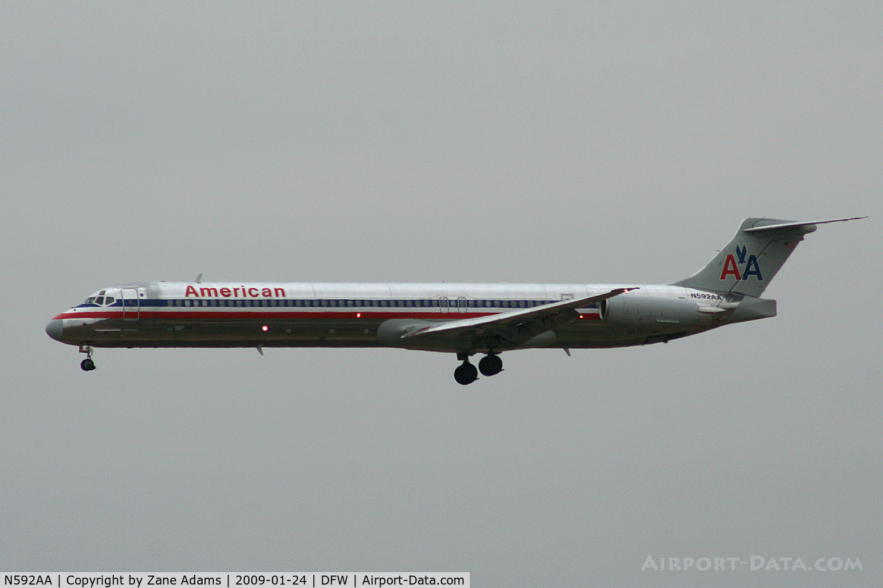 N592AA, 1991 McDonnell Douglas MD-83 (DC-9-83) C/N 53255, American Airlines MD-80 on approach to DFW