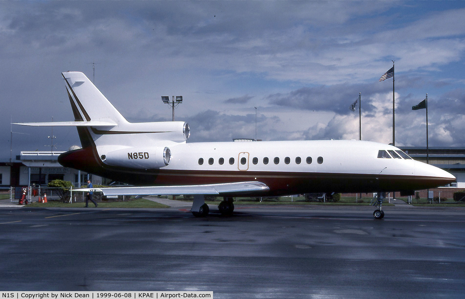 N1S, 1987 Dassault Falcon 900 C/N 28, Seen here as N85D of Dole now replaced by a Globex this airframe is currently registered N1S as posted