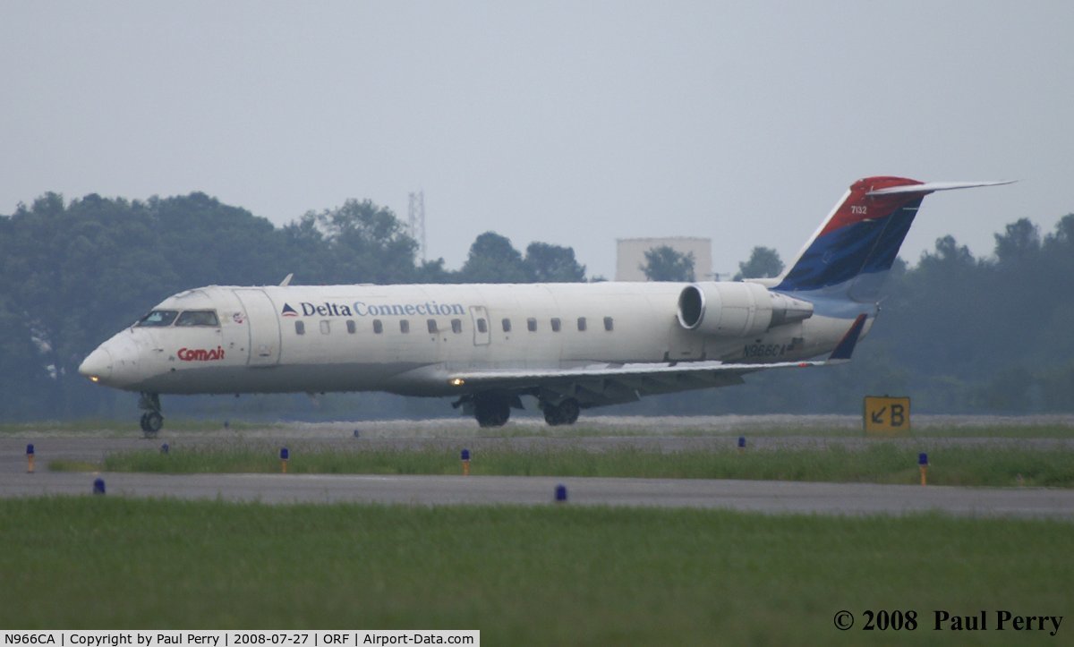 N966CA, 1996 Canadair CRJ-100ER (CL-600-2B19) C/N 7132, Taxiing to the terminal area