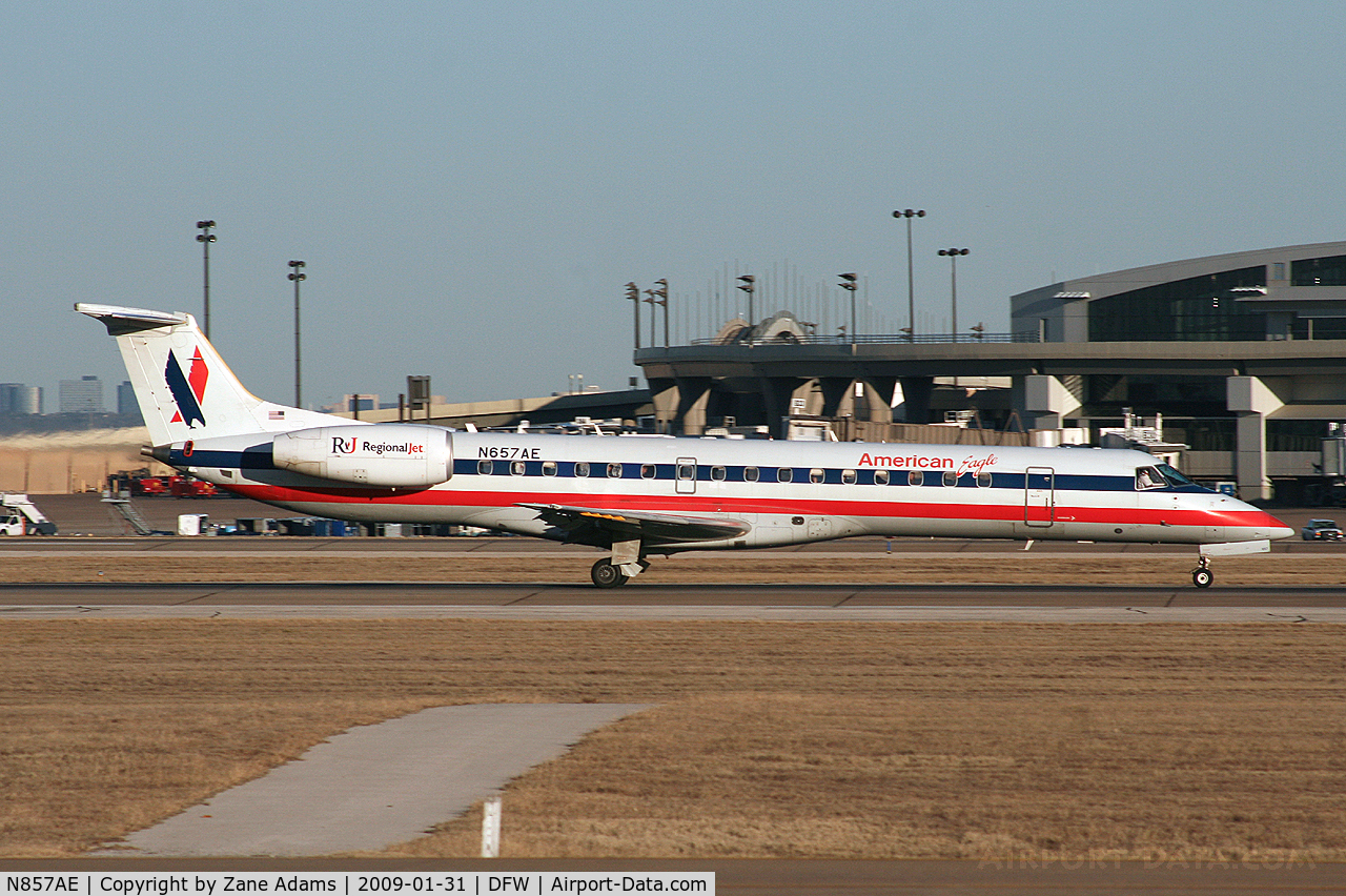 N857AE, 2003 Embraer ERJ-140LR (EMB-135KL) C/N 145752, American Eagle landing at DFW