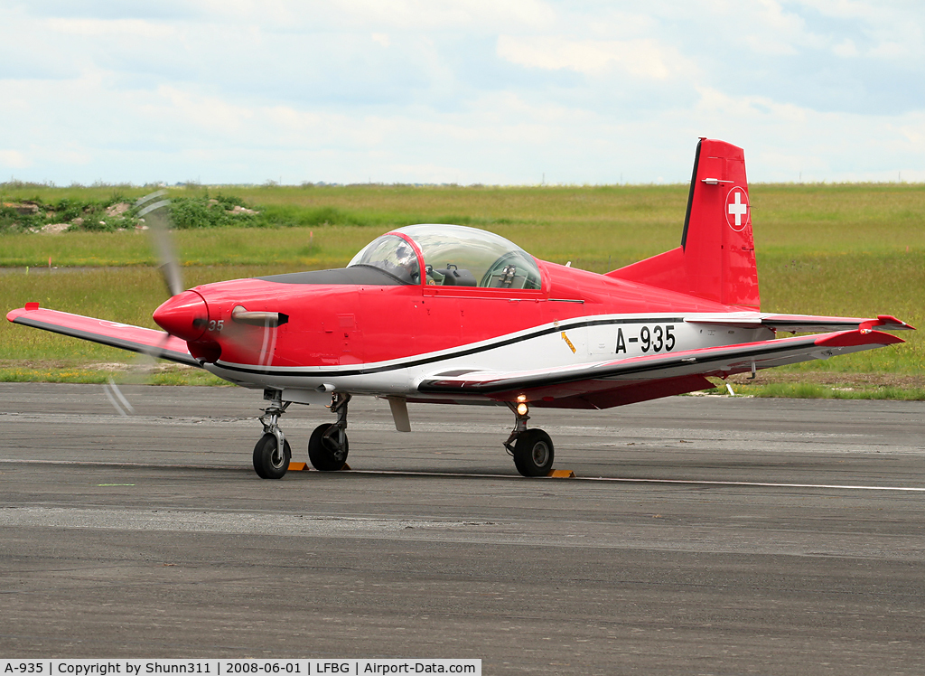 A-935, 1983 Pilatus PC-7 Turbo Trainer C/N 343, Ready for the show...