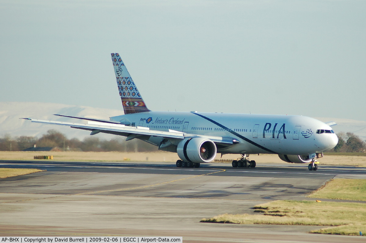 AP-BHX, 2007 Boeing 777-240/ER C/N 35296, PIA - Landing