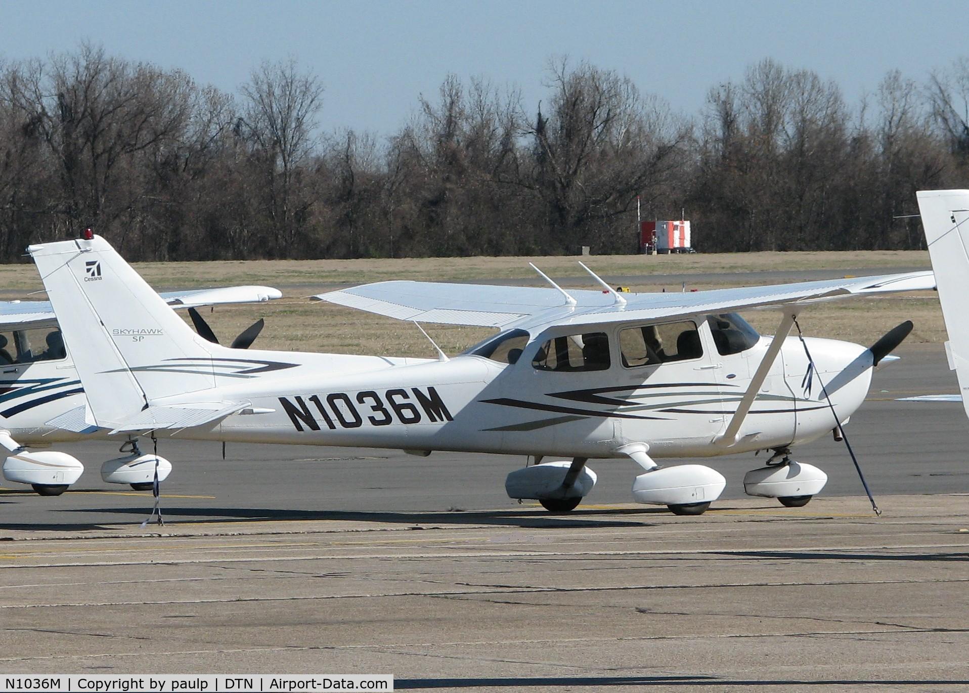 N1036M, 2007 Cessna 172S C/N 172S10599, Parked at Downtown Shreveport.