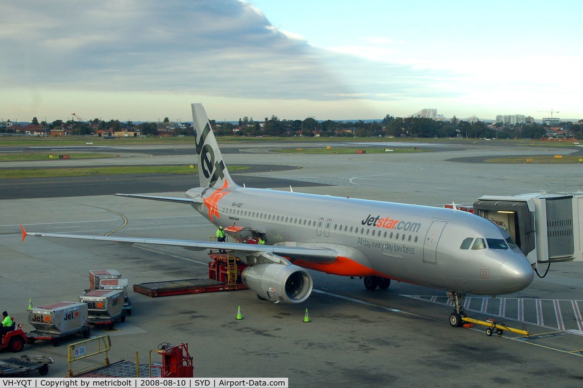 VH-YQT, Airbus A320-232 C/N 2475, At Sydney Airport