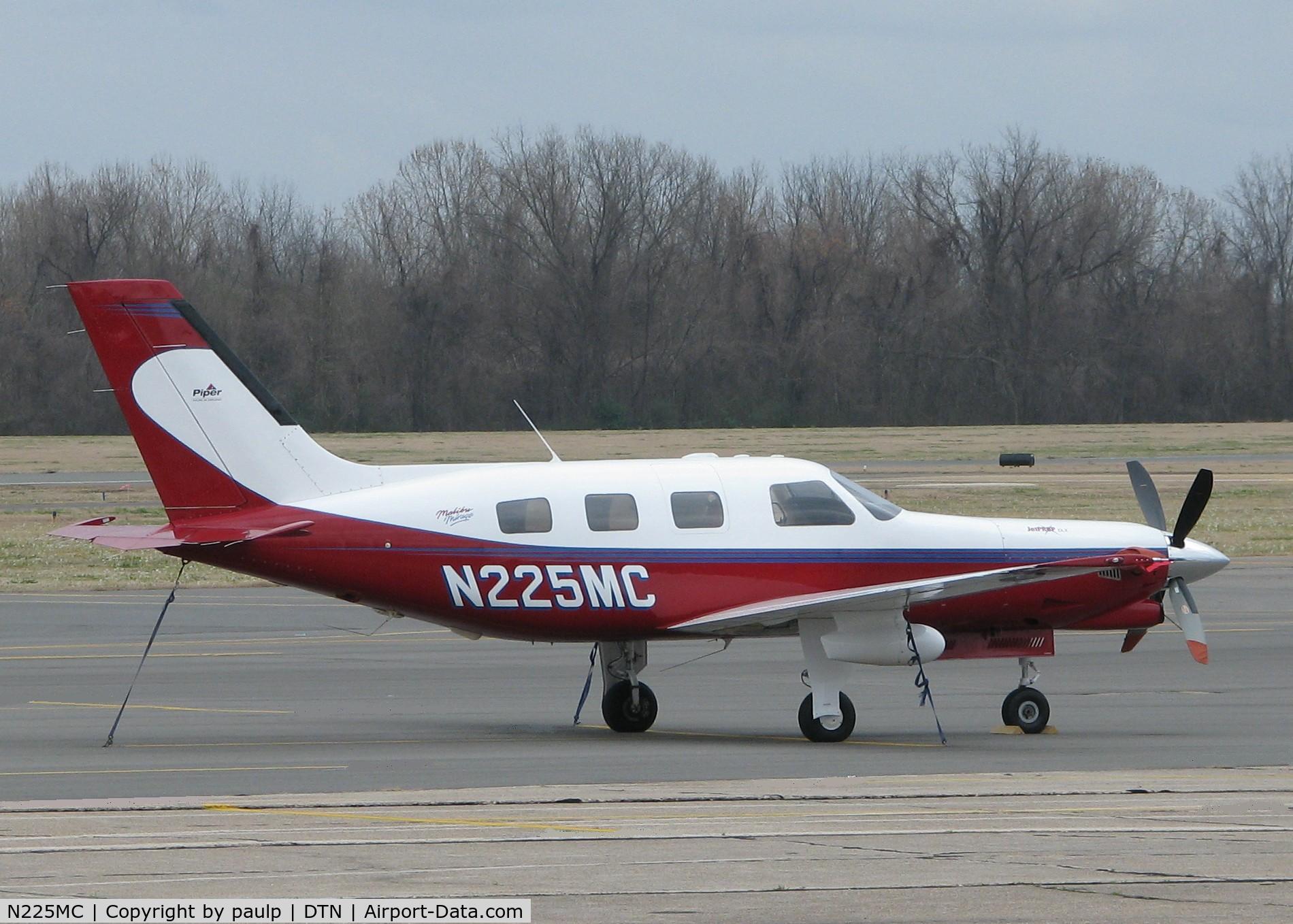 N225MC, 1999 Piper PA-46-350P Malibu Mirage C/N 4636239, Parked at Downtown Shreveport.