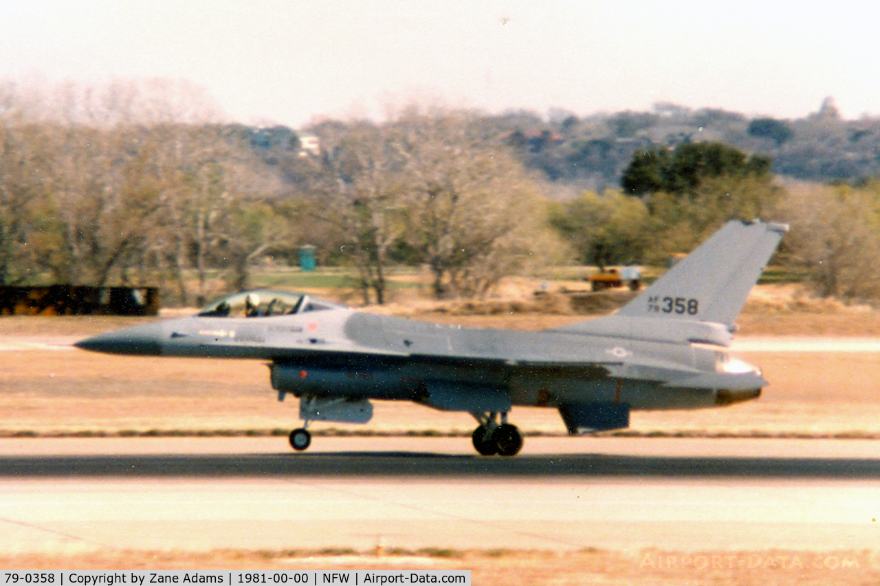79-0358, 1979 General Dynamics F-16A Fighting Falcon C/N 61-143, USAF F-16A landing at Carswell AFB