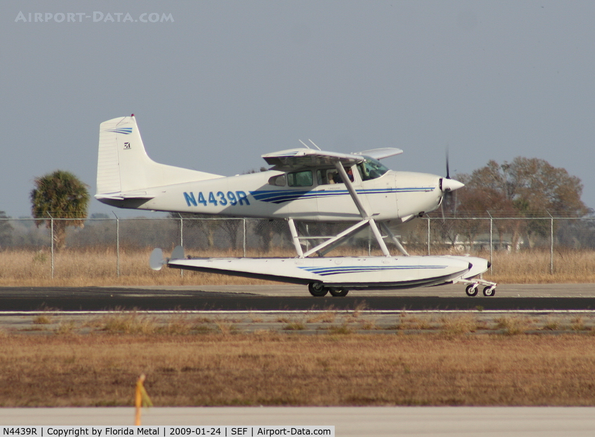 N4439R, 1976 Cessna A185F Skywagon 185 C/N 18502956, Cessna 185F on floats