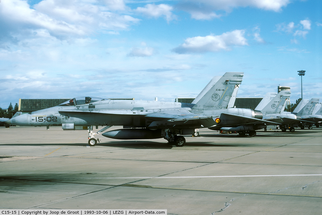 C15-15, McDonnell Douglas EF-18A Hornet C/N 0510/A422, During our visit the flightline was packed with Hornets.