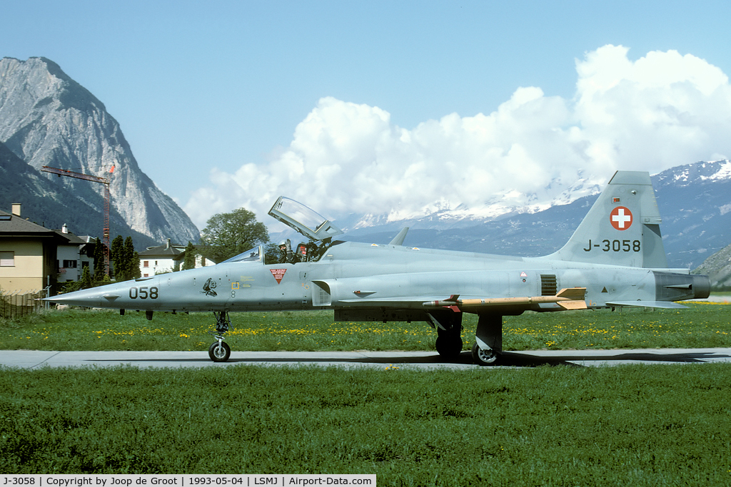 J-3058, Northrop F-5E Tiger II C/N L.1058, My first trip to a Swiss refresher course produced lots of Hunters and Tigers. With no fences surrounding the airfield it was a photograhers paradise!