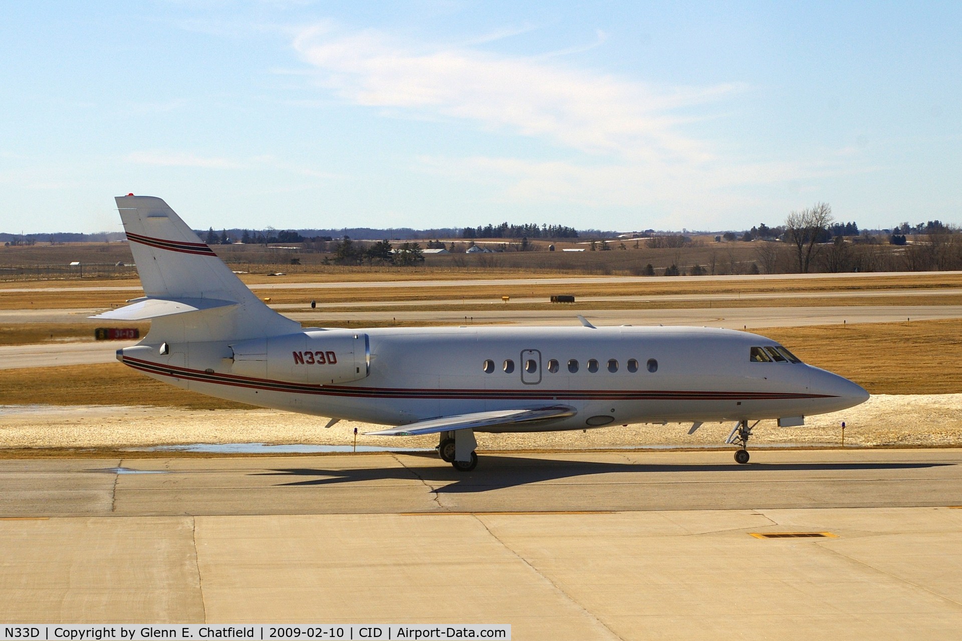 N33D, 2005 Dassault Falcon 2000 C/N 224, Taxiing by the tower on the way to Landmark FBO