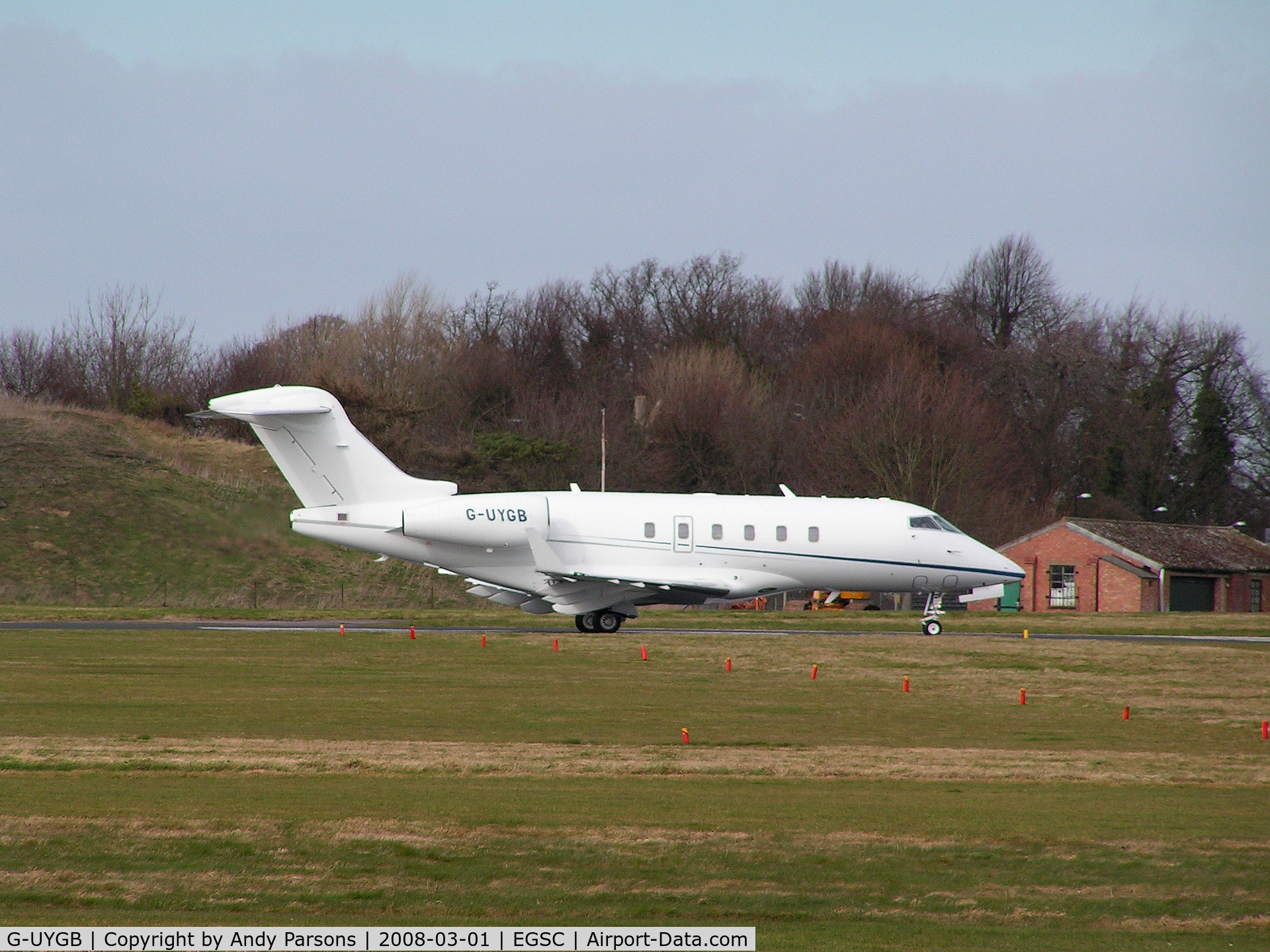 G-UYGB, 2007 Bombardier Challenger 300 (BD-100-1A10) C/N 20169, G-UYGB Training at Cambridge