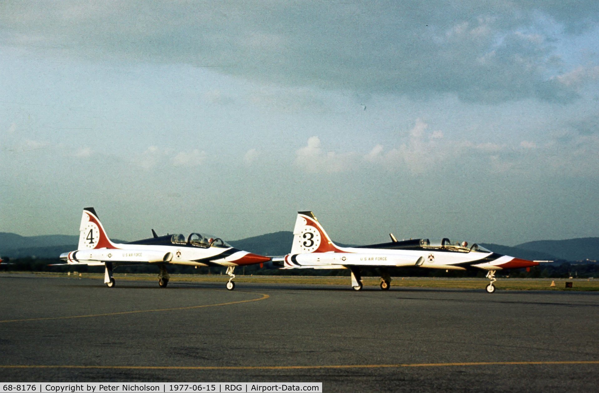 68-8176, Northrop T-38A Talon C/N T.6181, Talon number 3, together with number 4 68-8175, of the Thunderbirds Flight Demonstration Team at the 1977 Reading Airshow