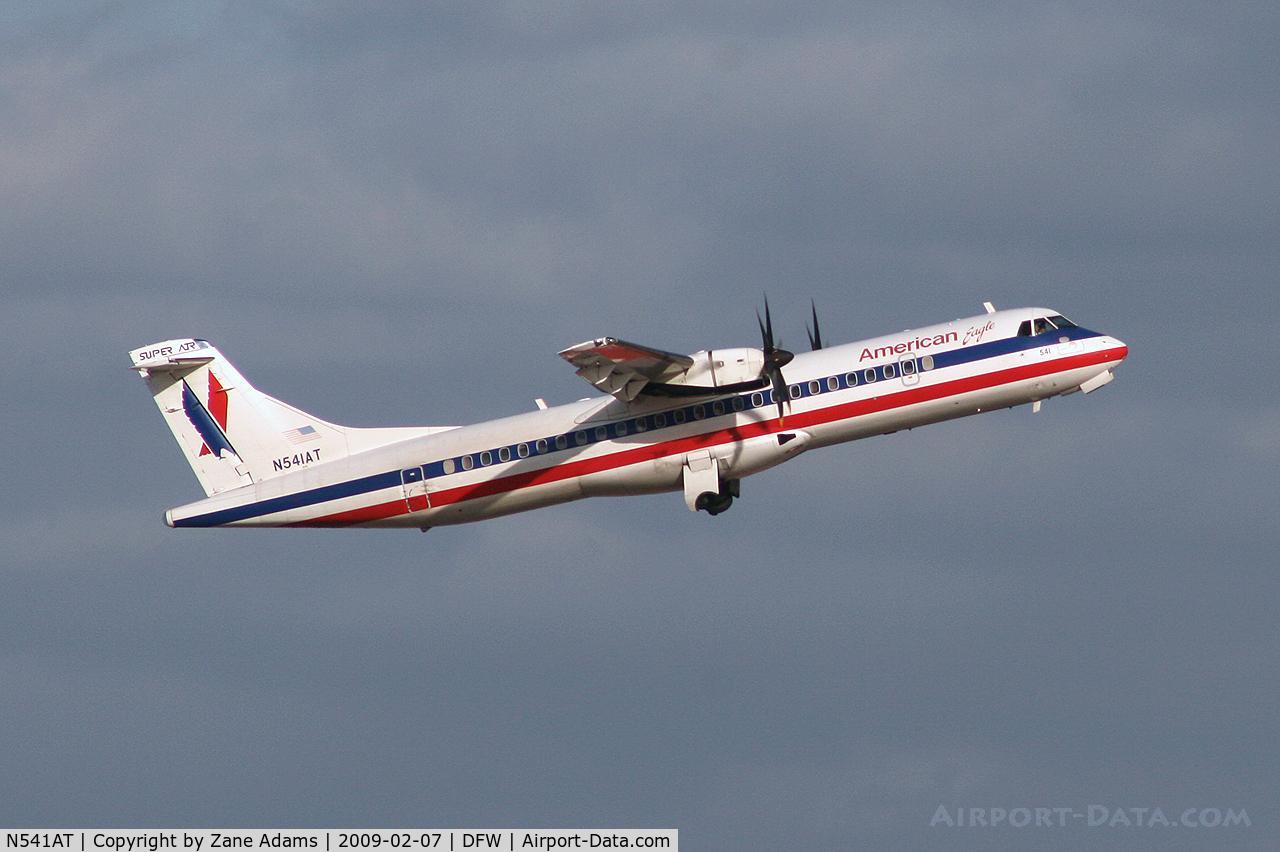 N541AT, 1998 ATR 72-212A C/N 541, American Eagle departing DFW