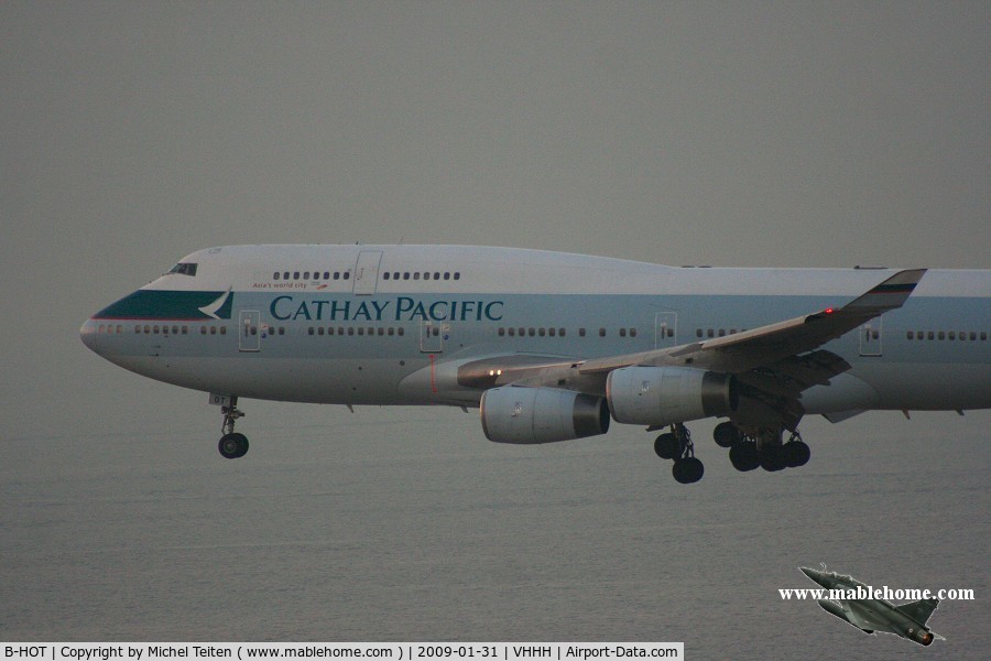 B-HOT, 1990 Boeing 747-467 C/N 24851, Cathay Pacific approaching 25R