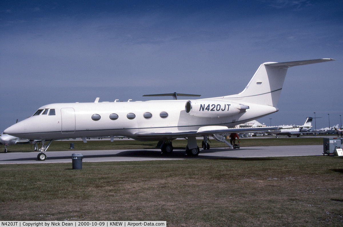 N420JT, 1970 Grumman G-1159 Gulfstream II C/N 094, KNEW