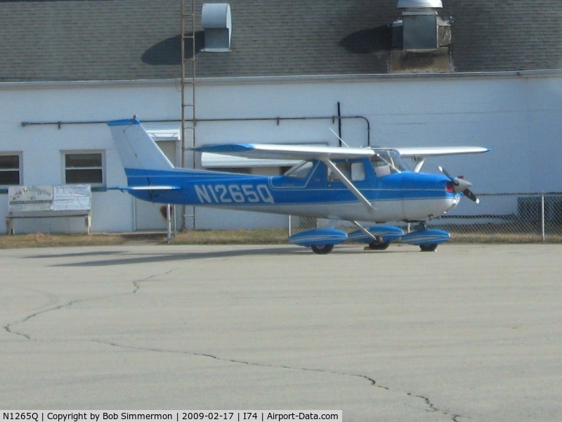 N1265Q, 1971 Cessna 150L C/N 15072565, On the ramp at Urbana, Ohio