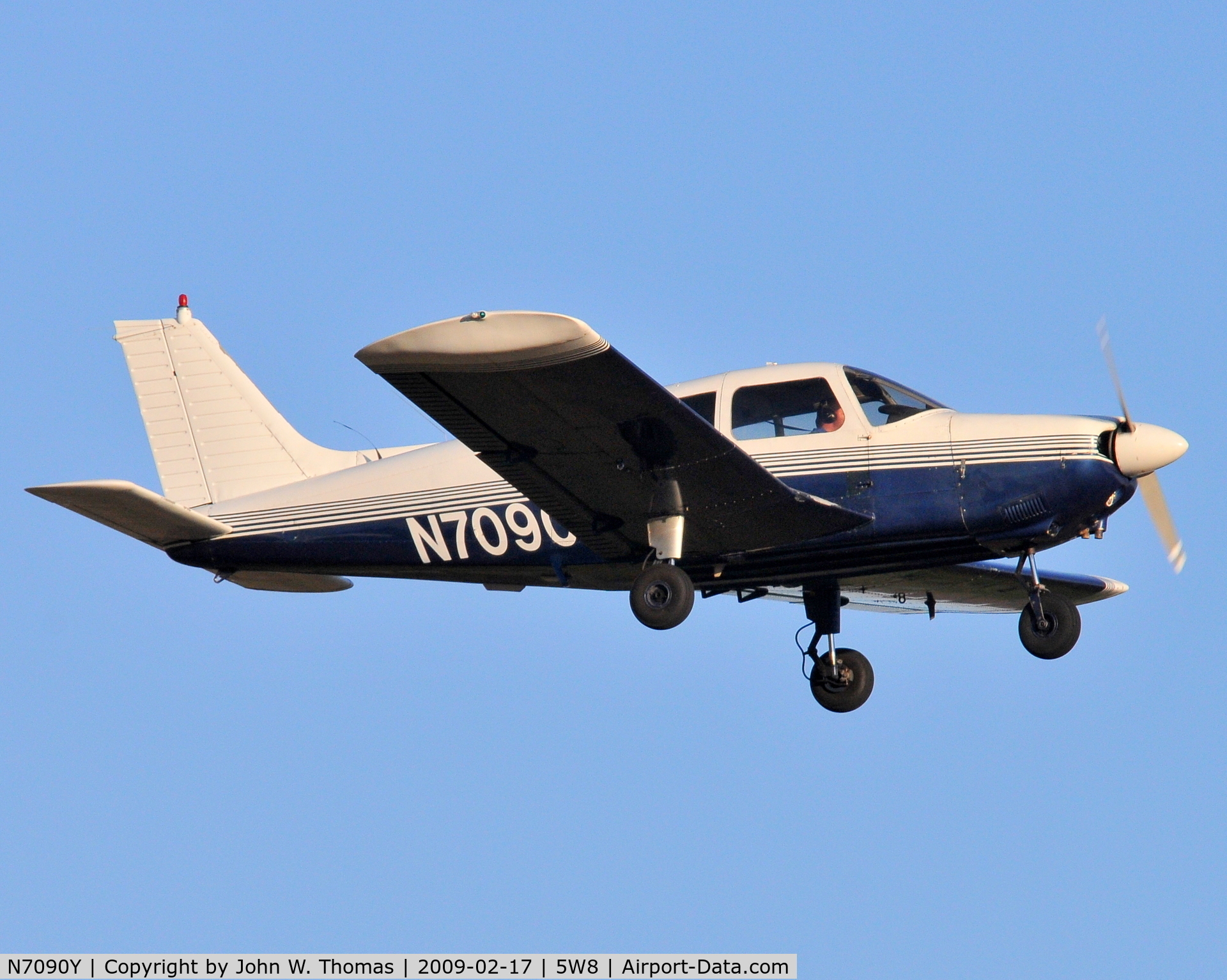 N7090Y, 1973 Piper PA-28-180 C/N 28-7305058, Departing runway 22