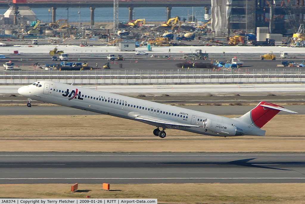 JA8374, 1992 McDonnell Douglas MD-81 (DC-9-81) C/N 53043, JAL MD-81 lifts off from Haneda