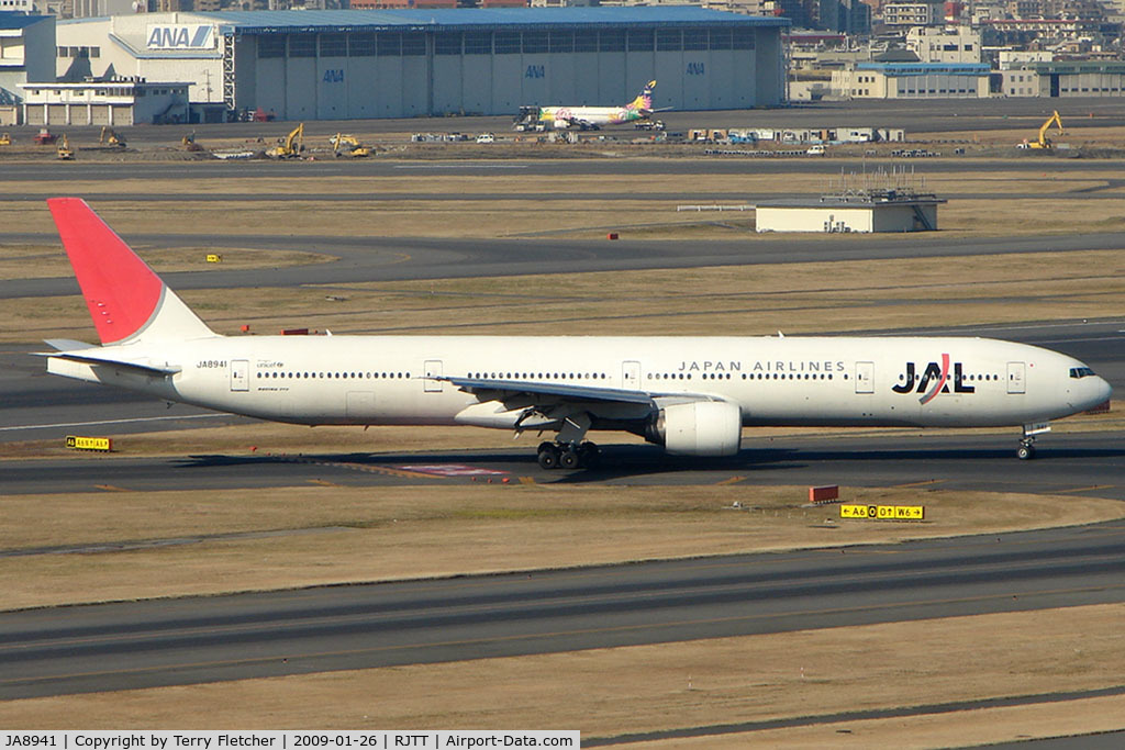 JA8941, 1998 Boeing 777-346 C/N 28393, JAL B777 at Haneda