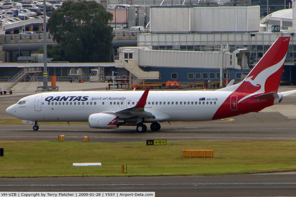 VH-VZB, 2008 Boeing 737-838 C/N 34196, Qantas B737 at Sydney