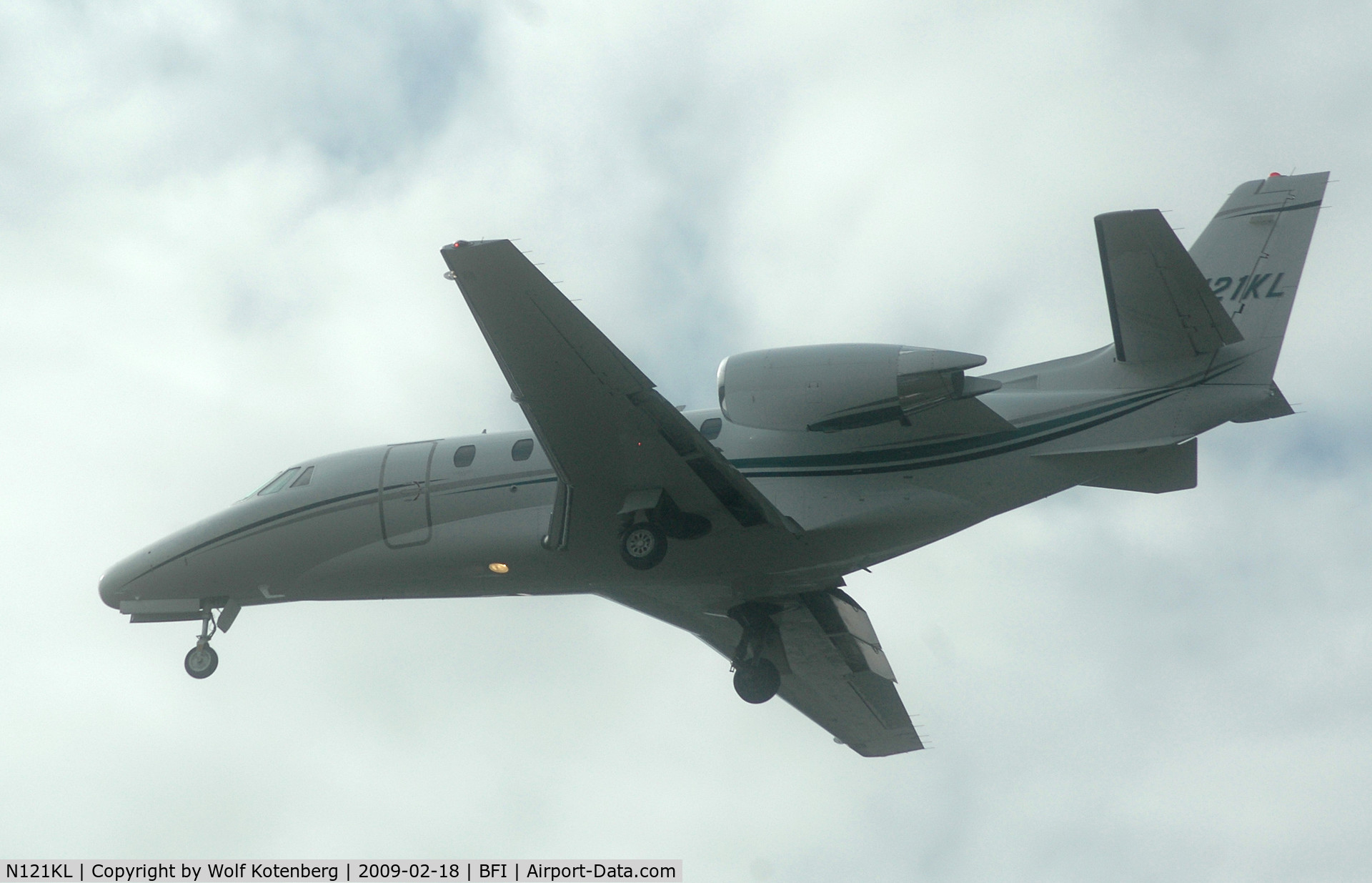 N121KL, 2007 Cessna 560XL C/N 560-5720, in flight, seconds from touchdown
