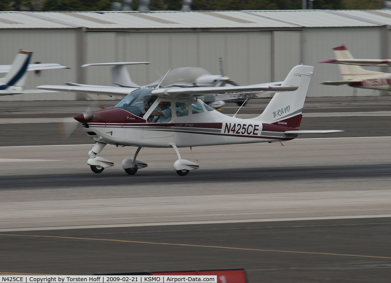 N425CE, Tecnam P-2004 Bravo C/N 085, N425CE departing from RWY 21